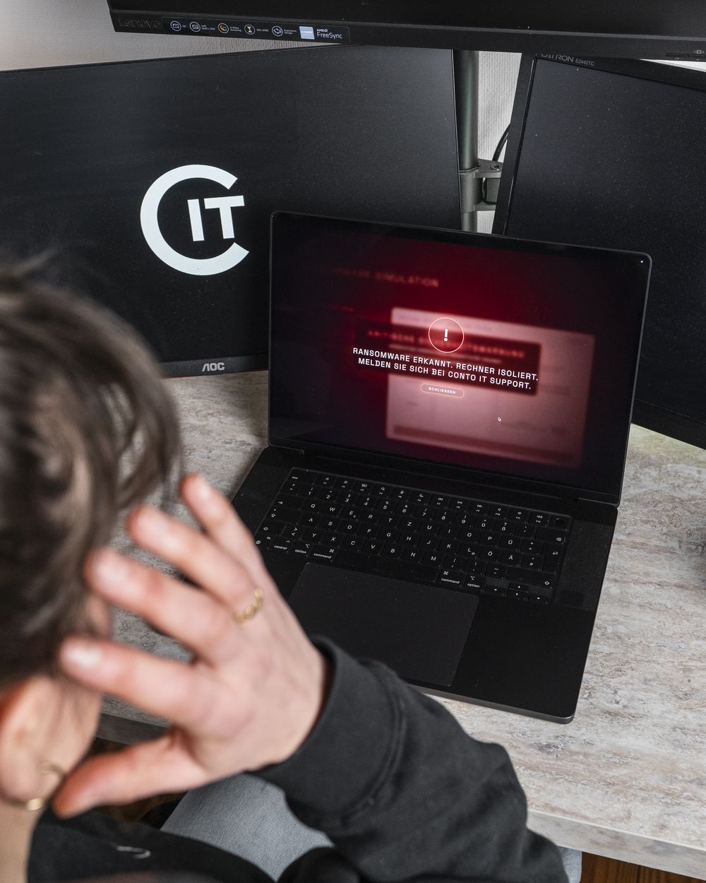IT-Ausfall: Fehlermeldung auf dem Bildschirm — Conto IT hilft im Notfall
