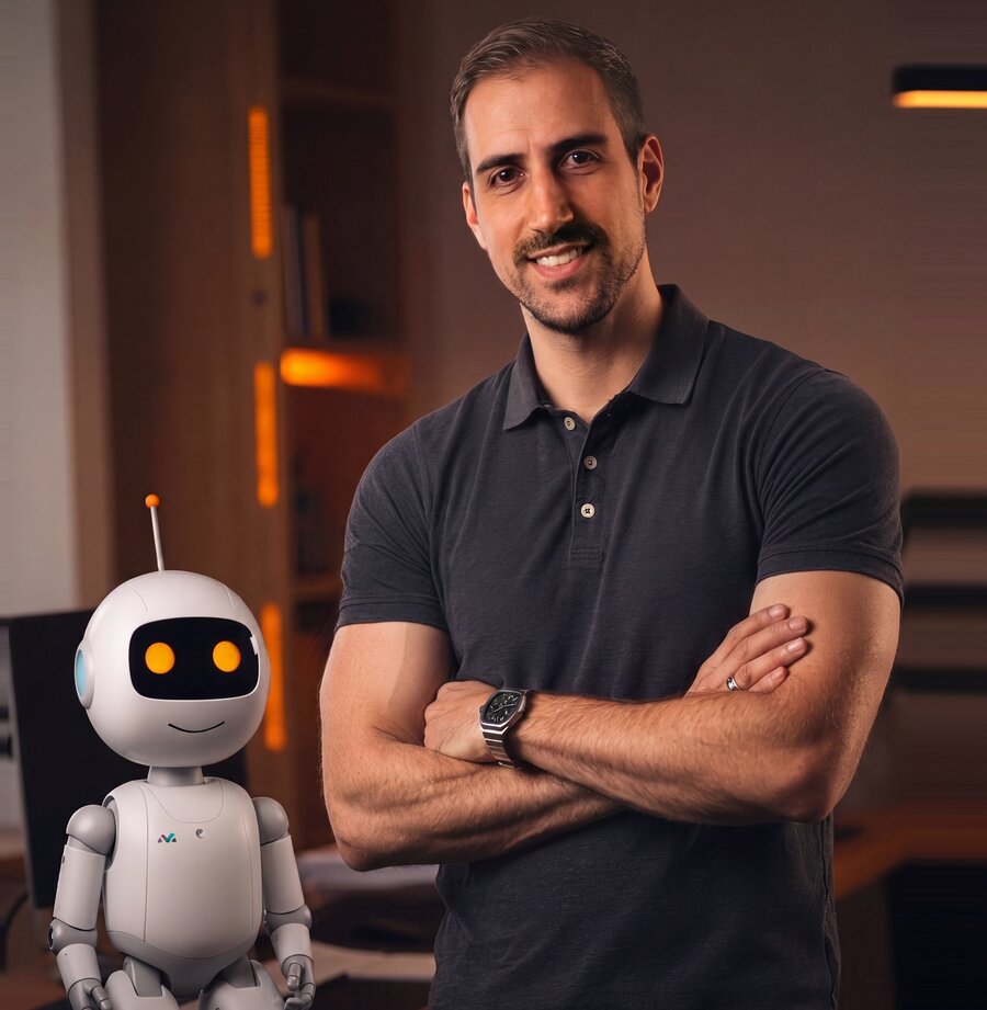 Nico Contopidis, Inhaber von Conto IT, neben Conti