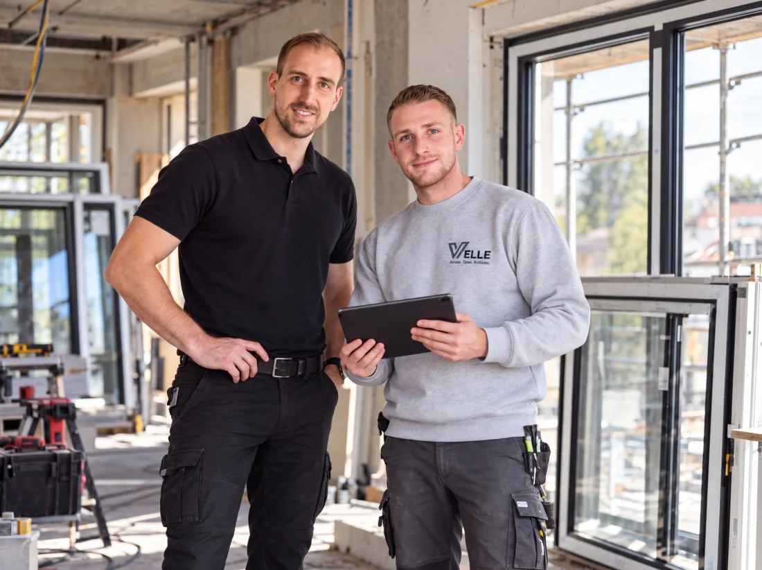 Nico Contopidis von Conto IT und André Velle von Fensterbau Velle mit WinFlow360 auf dem Tablet